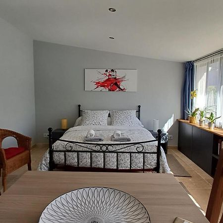 Bed and Breakfast La Goutadou Cabannes Екстер'єр фото