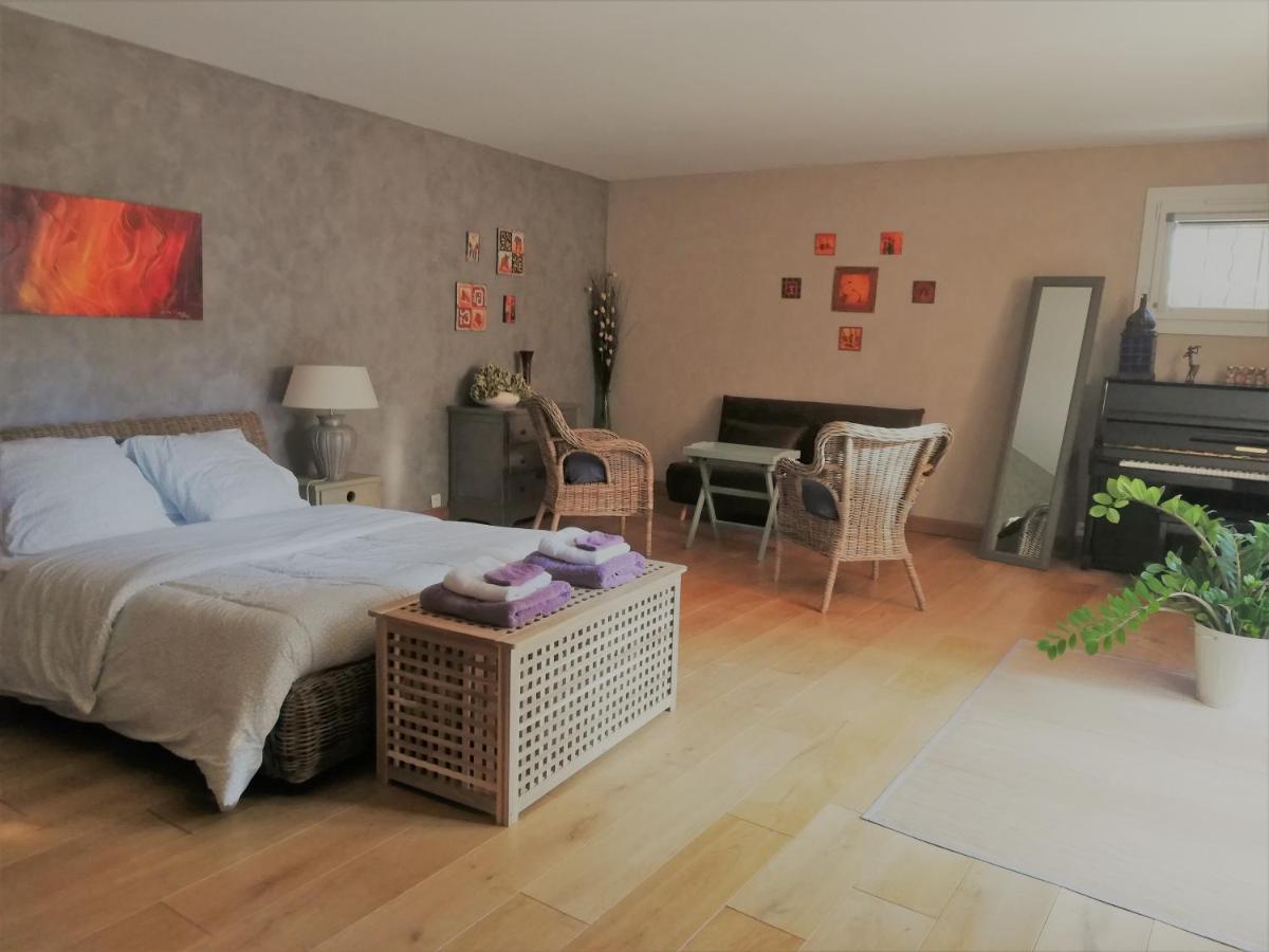 Bed and Breakfast La Goutadou Cabannes Екстер'єр фото