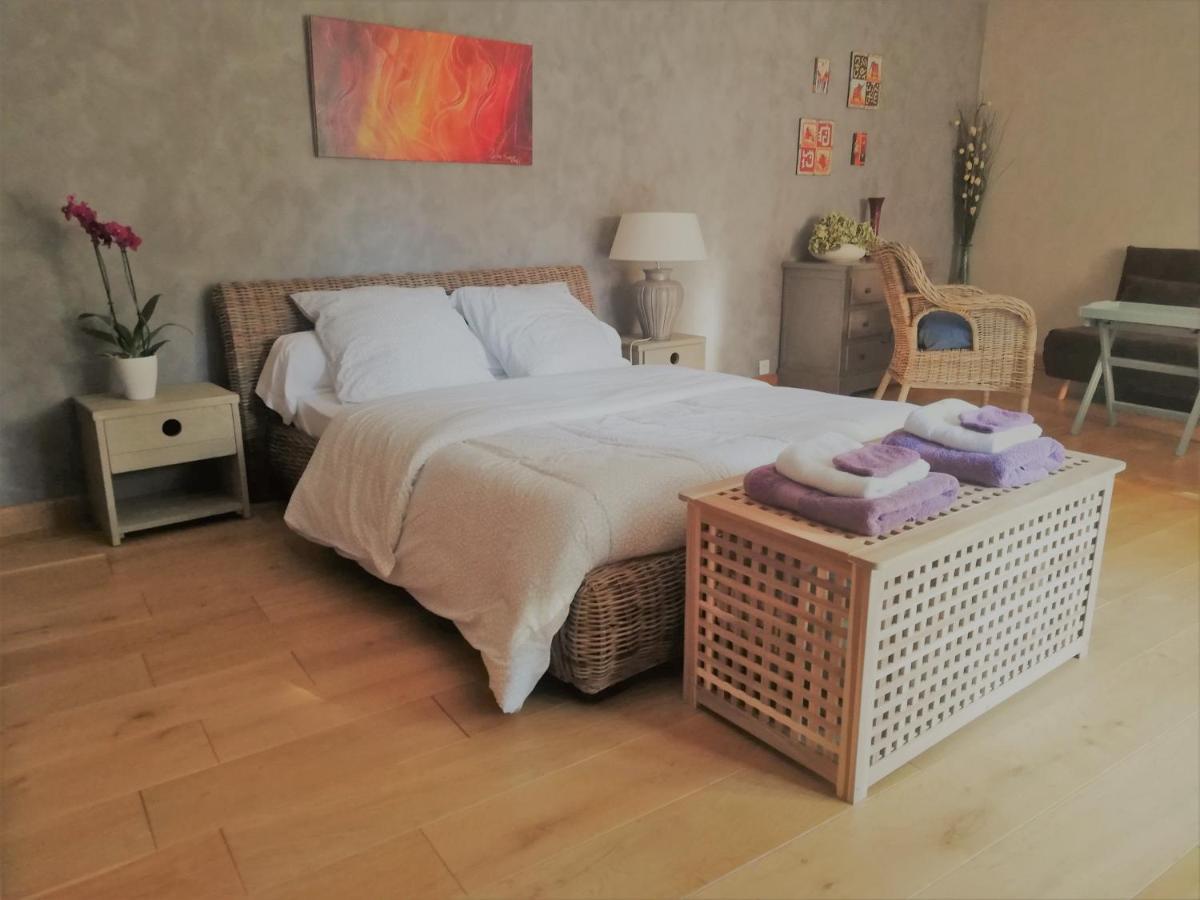Bed and Breakfast La Goutadou Cabannes Екстер'єр фото