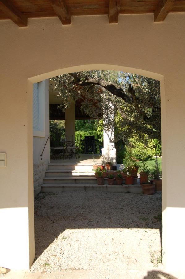 Bed and Breakfast La Goutadou Cabannes Екстер'єр фото