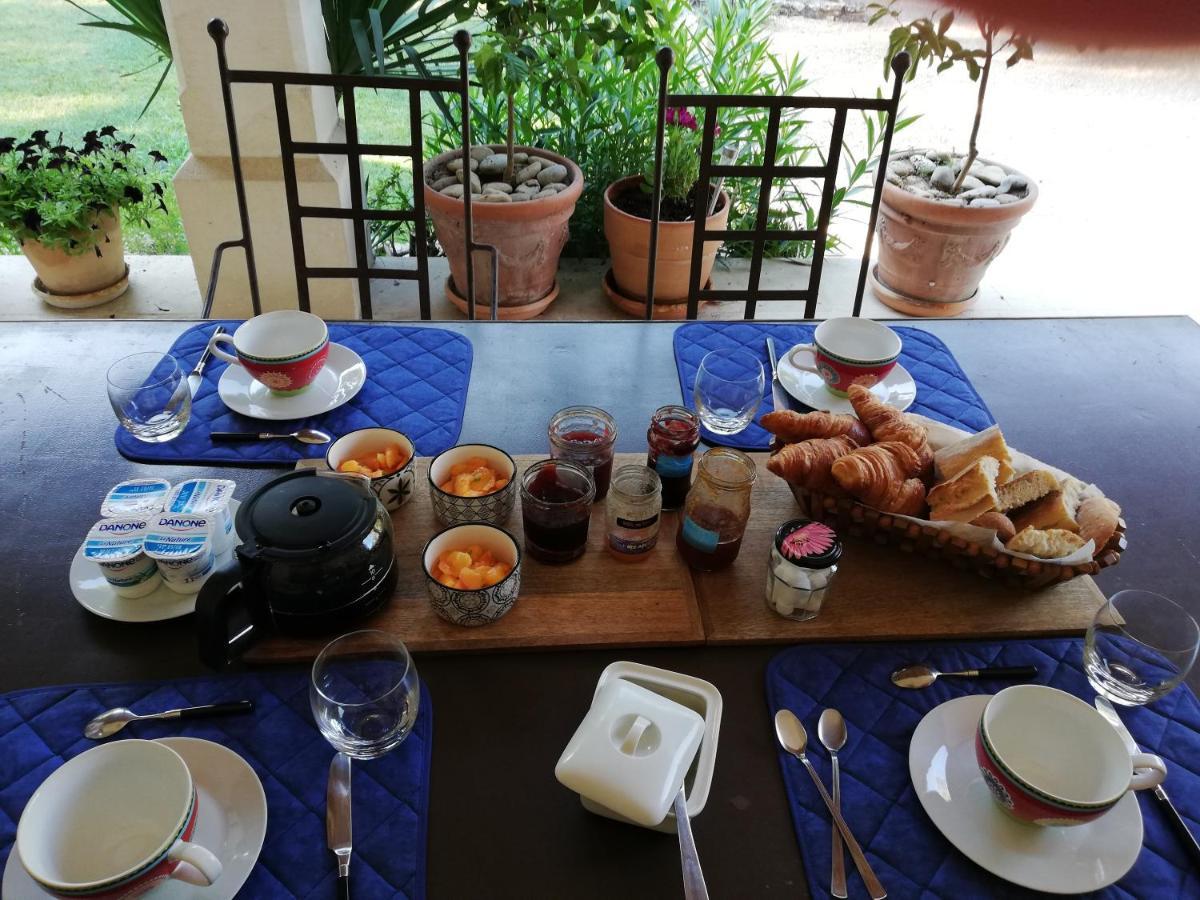 Bed and Breakfast La Goutadou Cabannes Екстер'єр фото