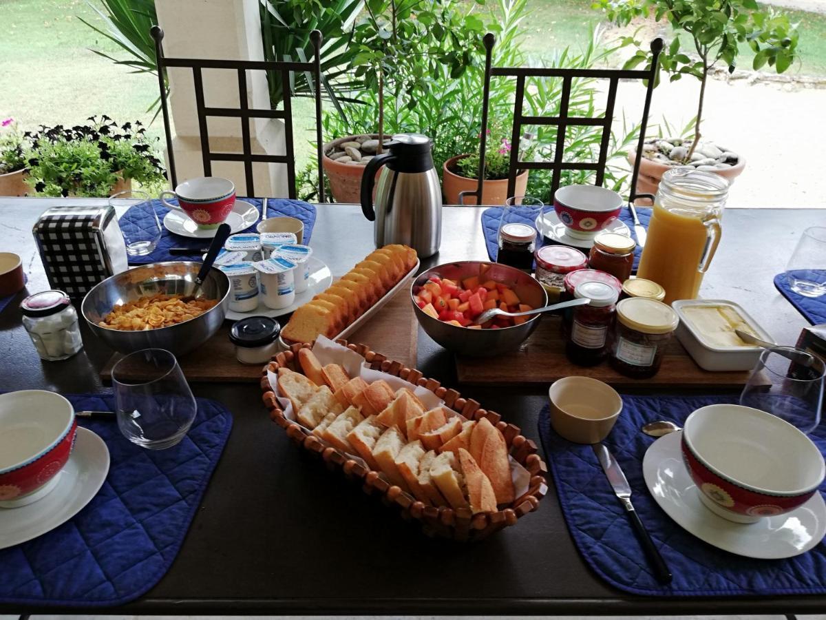 Bed and Breakfast La Goutadou Cabannes Екстер'єр фото
