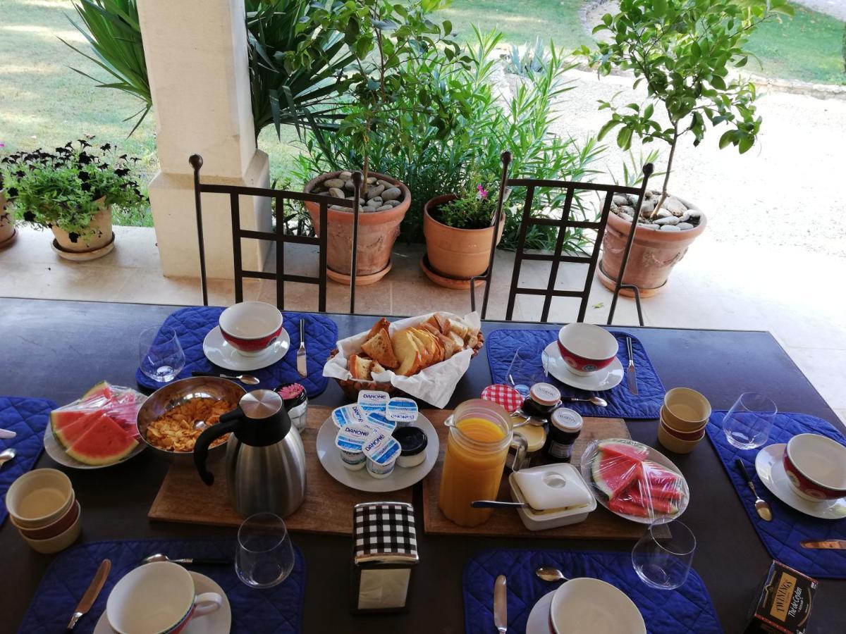 Bed and Breakfast La Goutadou Cabannes Екстер'єр фото