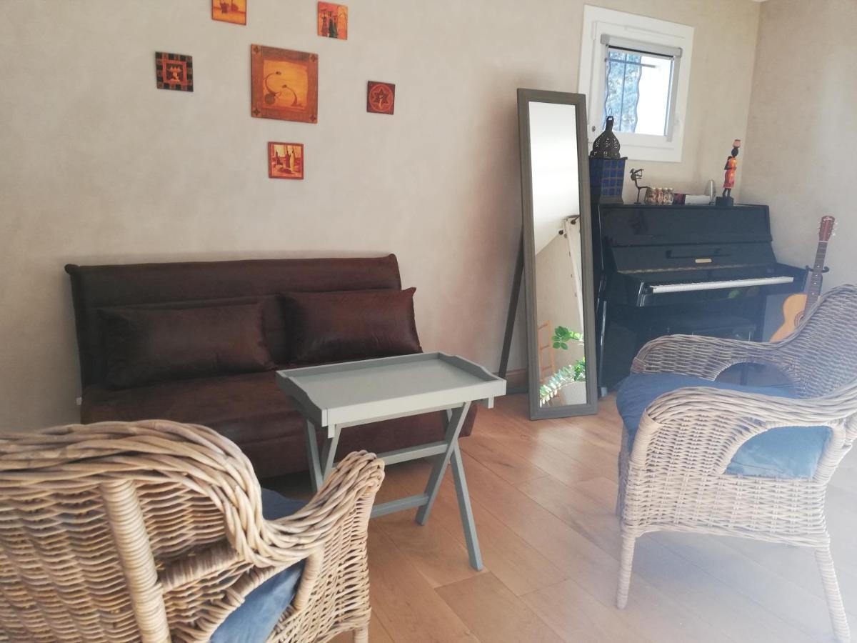 Bed and Breakfast La Goutadou Cabannes Екстер'єр фото