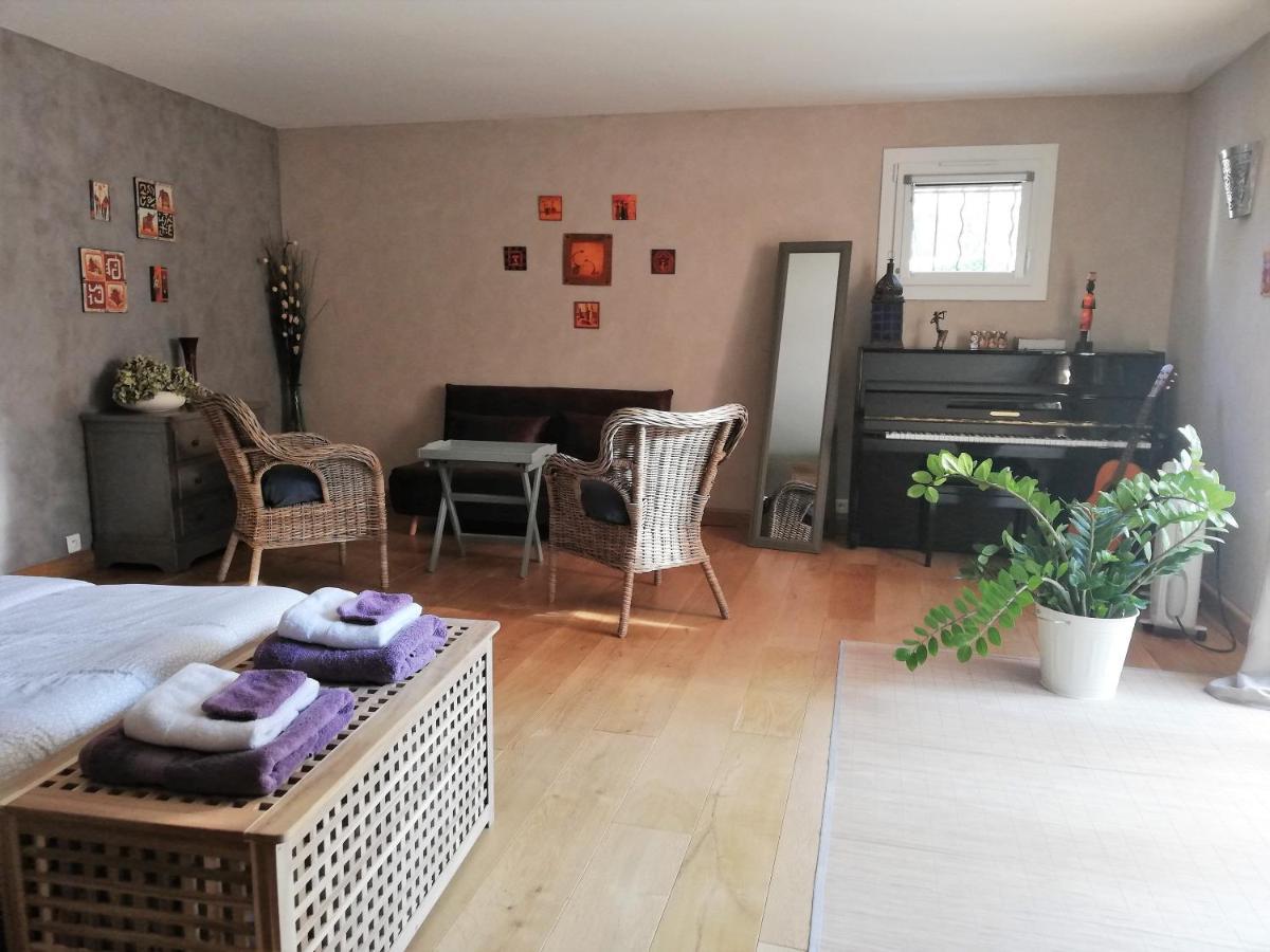 Bed and Breakfast La Goutadou Cabannes Екстер'єр фото