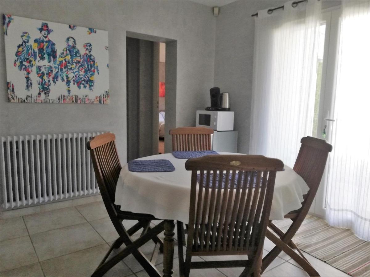 Bed and Breakfast La Goutadou Cabannes Екстер'єр фото