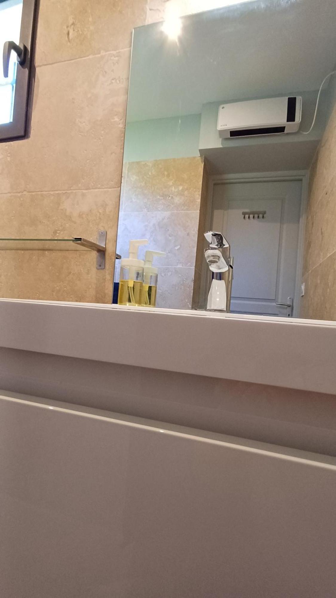Bed and Breakfast La Goutadou Cabannes Екстер'єр фото